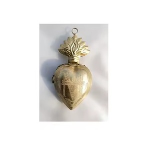 Medallón de Corazón Sagrado de Metal Puro, Excelente Regalo Católico para la Primera Comunión, Espacio para Pequeños Recuerdos - Product Image 1