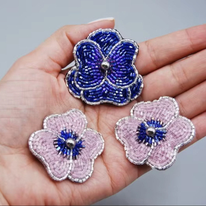 Broches Redondos de Moda con Cuentas Moradas Hechos a Mano, Decorativos, Más Vendidos, de un Proveedor Indio - Product Image 1