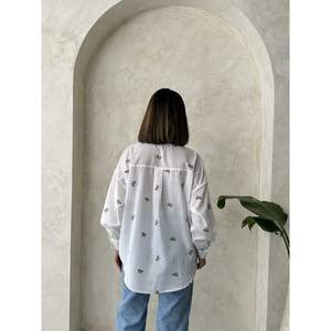 เสื้อผู้หญิงปักลายผ้าโปร่งสไตล์กาแฟ Topshow ขายส่ง - Product Image 1