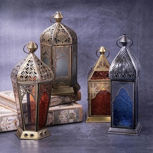 Lanternes décoratives de style marocain en laiton antique, en verre coloré, pour le sol et à suspendre, pour le Ramadan et Noël 2026 - Product Image 1
