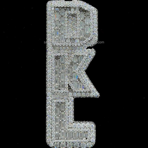 Passe le test de diamant VVS Baguette Moissanite pendentif nom vertical personnalisé personnalisé 925 argent glacé Baguette lettre pendentif - Product Image 1