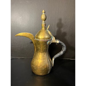 Jarra elegante hecha de metal de aspecto elegante único del diseñador más atractivo con base y mango chapados en oro del fabricante indio - Product Image 4