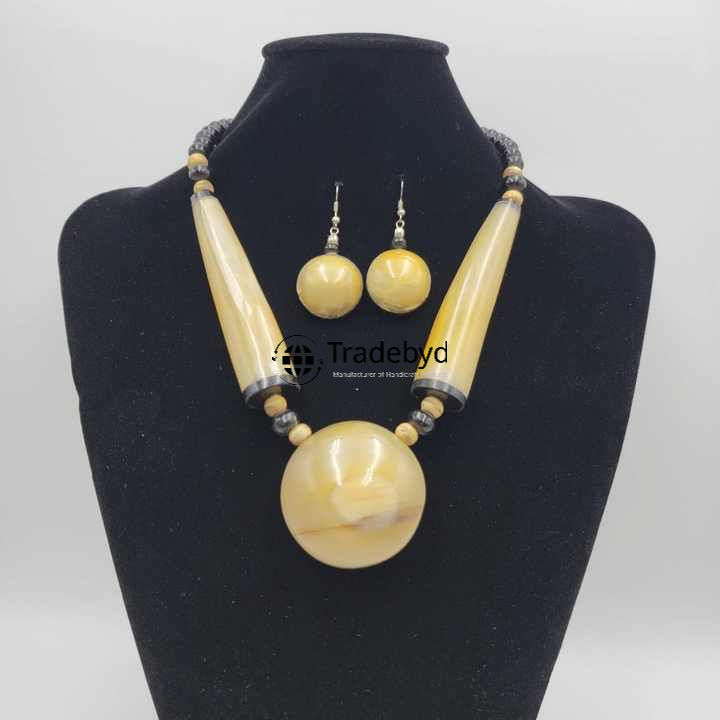 Available in different colore