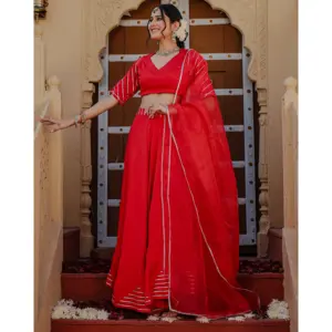 Conjunto de Lehenga para Mujer en Seda Chinon Roja con Bordado Gota - Product Image 3