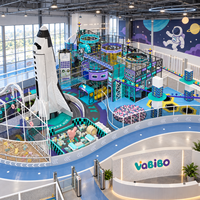 Aire de jeux commerciale intérieure Role Play City avec piste de véhicules, piscine à balles, toboggans, tours, manège, vitrines et activités pour FEC
