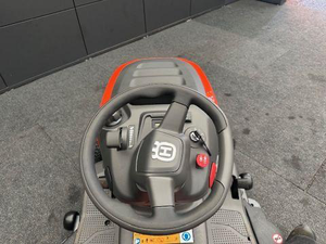 รถตัดหญ้า Husqvarna TC220T ขนาด 108 ซม. 19.6 แรงม้า พร้อมถังเก็บหญ้า ระบบไฮโดรสแตติก ขาย - Product Image 6