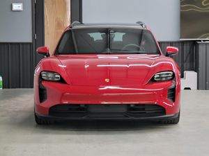 Voiture d'occasion super propre à faible kilométrage, Porsche <span class=keywords><strong>Taycan</strong></span> <span class=keywords><strong>GTS</strong></span> Sport Turismo <span class=keywords><strong>2022</strong></span>, prête à être expédiée dans le monde entier. - Product Image 1
