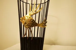 Estante de almacenamiento de paraguas interior en metal con recubrimiento en polvo con acabado blanco perfecto para la entrada del hogar y la organización elegante - Product Image 6