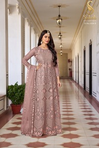Vestido Anarkali de último diseñador de Fab Zone Soft Net con bordado para ropa india y pakistaní - Product Image 2