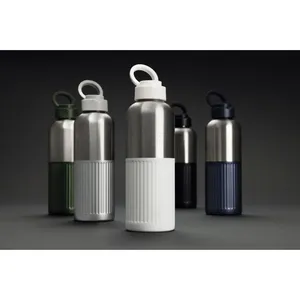 Tumbler Sostenibile in Acciaio Inossidabile da 750ml con Design Ondulato RCS - Product Image 6