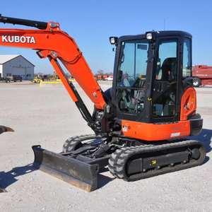 Miniexcavadora Kubota KX121-3: Rendimiento Potente con Durabilidad Comprobada - Product Image 1