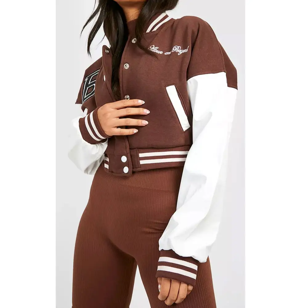 無地の女の子のクロップドバーシティジャケットのカスタムデザインのファッションウェア女子大学レターマンバーシティジャケット
