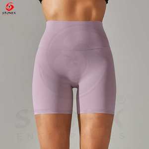 Pantalones cortos de yoga Tallas grandes Logotipo personalizado Poliéster Secado rápido 2 en 1 Ropa deportiva Correr Fitness Entrenamiento Mujeres Pantalones cortos de yoga - Product Image 3