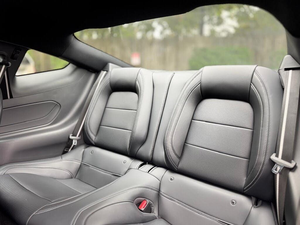 Mustang GT Premium Fastback RWD 2025 d'occasion en parfait état avec pack sécurité, toit ouvrant, démarrage à distance, intérieur cuir - Product Image 6