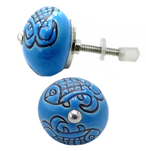 Perilla de cerámica pintada con pez turquesa disponible en diferentes colores para dormitorio, cocina, exteriores, villa, cajones y tocadores - Product Image 2