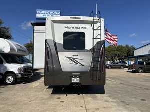 Autocaravana de gasolina clase A Thor Hurricane 34J 2025, usada en buen estado. - Product Image 3