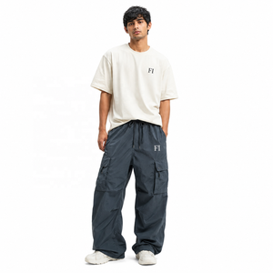 Pantalones Cargo de Nylon Personalizados al por Mayor para Hombre, Cintura Elástica, Pierna Ancha, Múltiples Bolsillos, Cordón Ajustable, Ligeros, Estilo Casual Urbano - Product Image 1