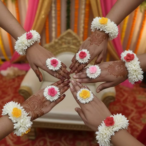 Combo de Gajra de Jazmín Artificial y Anillo de Flores |   Conjunto de Joyas para Damas de Honor, Haldi, Mehndi |   Perfecto para Regalos de Mayoon, Eid y Ramadán - Product Image 1