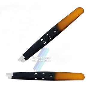 Pinzas para cejas de acero inoxidable con logotipo personalizado de diseño profesional Calidad duradera con punta inclinada - Product Image 1