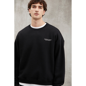 Sudadera GRIMELANGE Bryan para Hombre, Tejido Ultra Suave de 3 Hilos, Corte Holgado, Cuello Redondo, Estampada - Product Image 4