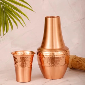 Carafe en cuivre tendance avec couvercle - Écologique, grande capacité, cadeau personnalisable pour les fêtes de pendaison de crémaillère, les mariages et les voyages - Product Image 3