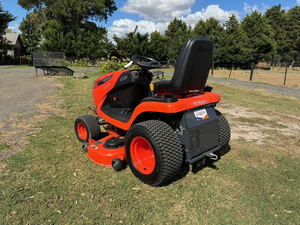 เครื่องตัดหญ้าพลาสติก Kubota GR2120 ขับเคลื่อน 4 ล้อ รถแทรกเตอร์ขนาดเล็กสำหรับสวน เครื่องตัดหญ้าแบบนั่งขับสำหรับอุตสาหกรรม ผลิตในแคลิฟอร์เนีย สำหรับตัดหญ้า - Product Image 6