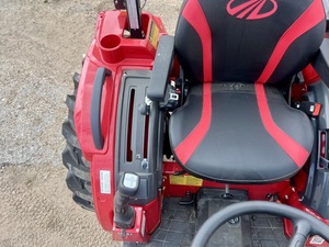 รถแทรกเตอร์ขนาดเล็ก Mahindra 1626 HST คุณภาพดีที่สุด พร้อมรถตัก 26 แรงม้า สำหรับฟาร์ม สวน และการบำรุงรักษาที่ดิน ราคาโรงงาน - Product Image 5