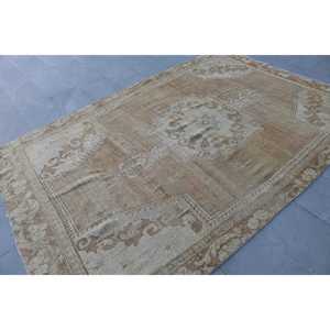 Tapis de 5,8 x 8,8 pieds, tapis turc vintage, tapis marron et blanc à motifs de plantes et d'arbres - Product Image 4