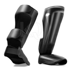 Espinilleras de cuero flexibles, protección profesional ligera, ajustables para entrenamiento de fútbol, práctica y actividades deportivas - Product Image 2