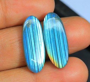 Superbe paire de pierres précieuses en Labradorite, cabochon en forme de pierre ovale lisse et polie pour la fabrication de bijoux. - Product Image 2