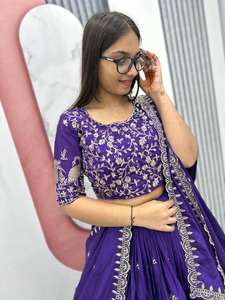 Lehengha choli de couleur violette le plus vendu en fil emberodary avec du tissu de chinon pour les festivals de mariage et les occasions de fêtes - Product Image 3