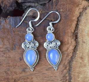 Boucles d'oreilles pendantes en argent sterling opalite laiteuse, serties clos, plaquées rhodium, bijoux de luxe faits à la main avec pierres précieuses, cadeau élégant pour femme - Product Image 6