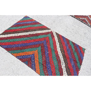 Tapis Kilim vintage 3,2 x 5,4 pieds, tapis turc rouge à fleurs en laine - Product Image 4