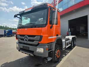 Nuevo Camión de Logística Mercedes-Benz con Chasis 3355, 21-30T, Diésel, Caja de Cambios Automática, Euro 6, 6X2, Volante a la Izquierda, Más de 450HP - Product Image 2
