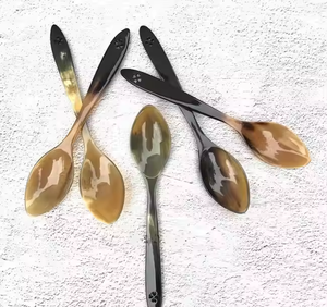 Cuchara decorativa por encargo Cuerno de búfalo natural Cubiertos de cocina, incluyendo cucharas de cuerno por artesanía de media luna - Product Image 1