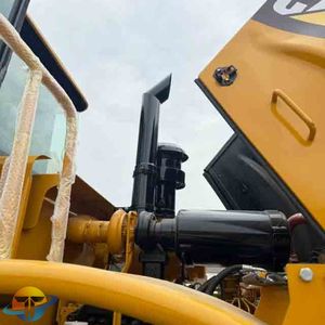 Chargeur frontal Caterpillar CAT966H en bon état, puissance élevée, charge nominale de 6 et 9 tonnes, disponible pour vente immédiate - Product Image 4