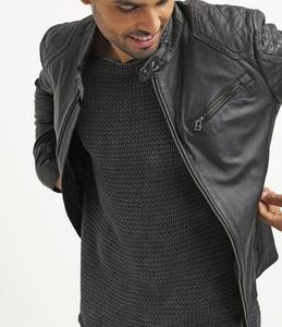 Chaqueta de Cuero Vintage para Hombre con Capucha, Cuello Alto y Logotipo Frontal, Diseño Ajustado Extraíble, Disponible en Varios Colores - Product Image 2