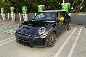 Mini Cooper Eléctrico de Alta Calidad 2023, Hardtop SE - Product Image 4