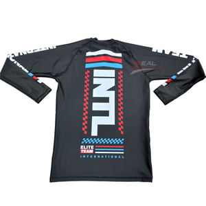 Rashguards MMA personnalisés, impression par sublimation, protection ultaviolette, 240 g/m², compression, grappling, rashguards BJJ, fabriqués au Pakistan - Product Image 2