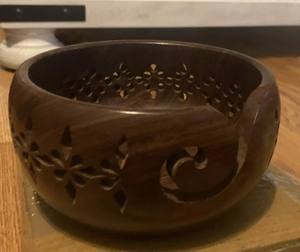 Cuenco de hilo de palisandro hecho a mano con tallas florales para tejer y ganchillo, organizador portátil de hilo de madera para enredos - Product Image 1