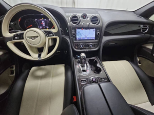 SUV compact 2024, automatique, robuste, Euro 6, moteur diesel 8 cylindres, propulsion arrière, sans caméra arrière, châssis léger - Product Image 2