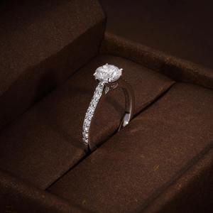 Anillo de Compromiso con Diamante Redondo, Diamantes Cultivados en Laboratorio Certificados F VVS1 VVS2, Anillo Solitario con Corte Redondo, Anillo de Promesa - Product Image 2