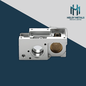 Carcasa de Aluminio Fresado VMC Industrial con Orificios Roscados de Precisión y Aberturas Perforadas para Ensamblajes Mecánicos - Product Image 1