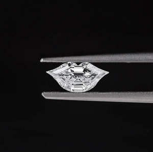 Bijoux fins en diamants cultivés en laboratoire en forme de lèvres, qualité VS VVS, cadeau de fiançailles, certifié IGI, couleur D, par Aurickk Jewels - Product Image 2