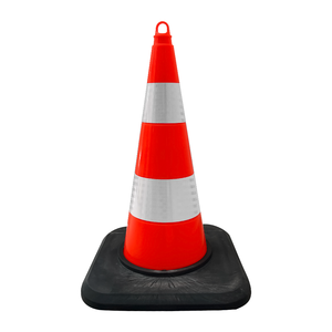 Cône de signalisation routière réfléchissant en PVC de 75 cm avec double base lestée pour la sécurité routière - Product Image 1