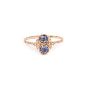 Bague pour femme en or 14 carats avec deux saphirs bleus ronds et accents de diamants, style classique de fiançailles - Product Image 2