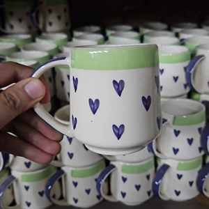 Tasse en céramique imprimée coeur 300 ml tasse à café faite à la main pour filles femmes micro-ondes cadeau pour anniversaire saint valentin anniversaire - Product Image 1