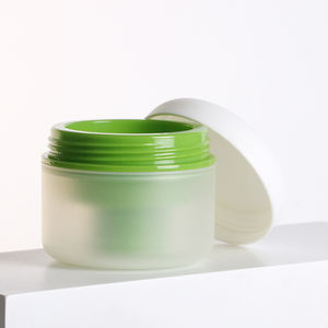 Pot en verre rond vert mat avec impression de logo personnalisée pour lotion, soin de la peau, crème pour le visage et le corps, vernis à ongles, gel - Product Image 3