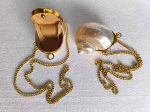 Embragues de concha de mar natural hechos a medida hechos a mano para el encanto costero para bodas en la playa o estilo de inspiración tropical - Product Image 3