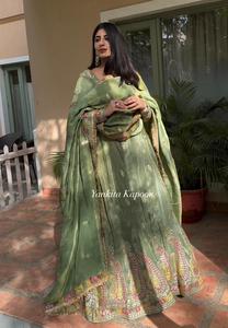 Robes de mariage indien Anarkali Chinnon avec paillettes et position impression travail couture Standard toile Patta robe - Product Image 3